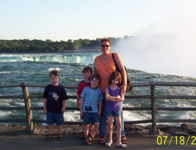 Denise and the munchkins at Niagara Falls